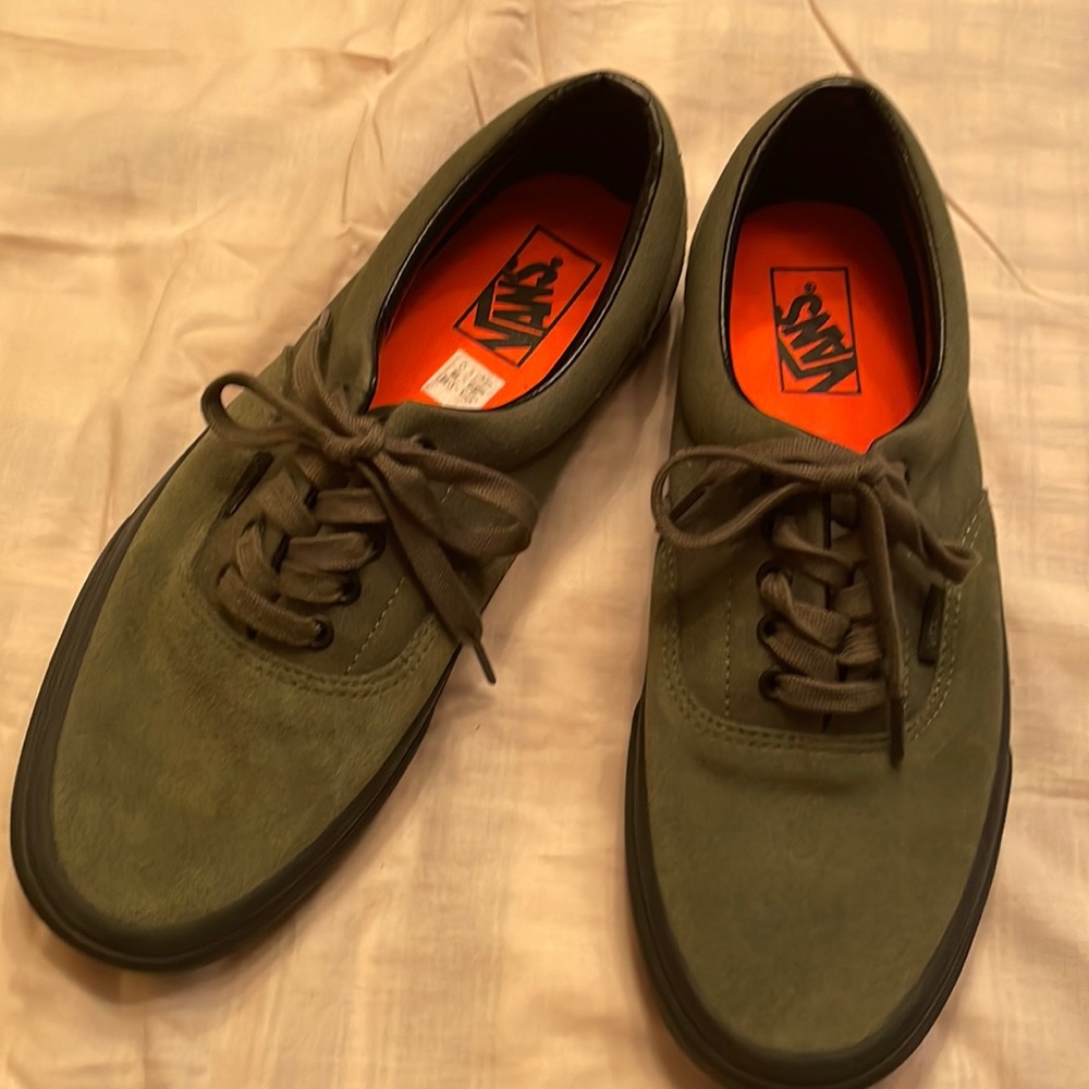 Excellent condition. Only worn once.